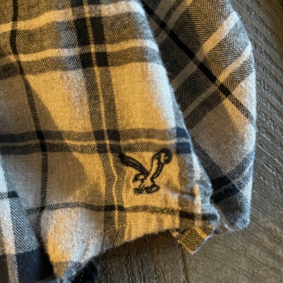 Men’s American Eagle Plaid Flannel Button-down Shirt - Picture 5 of 5